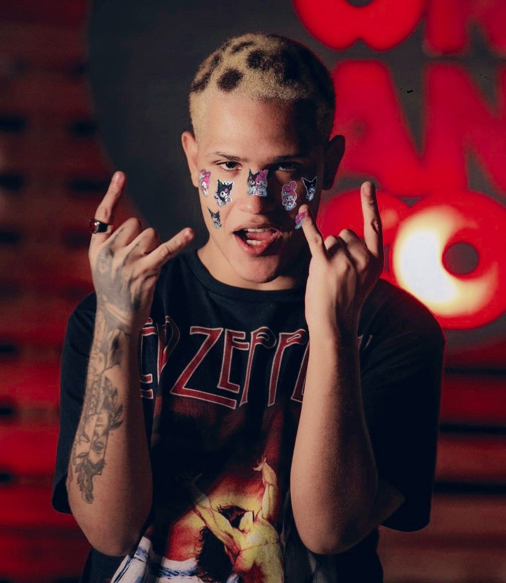 foto do kamaitachi com uma pose